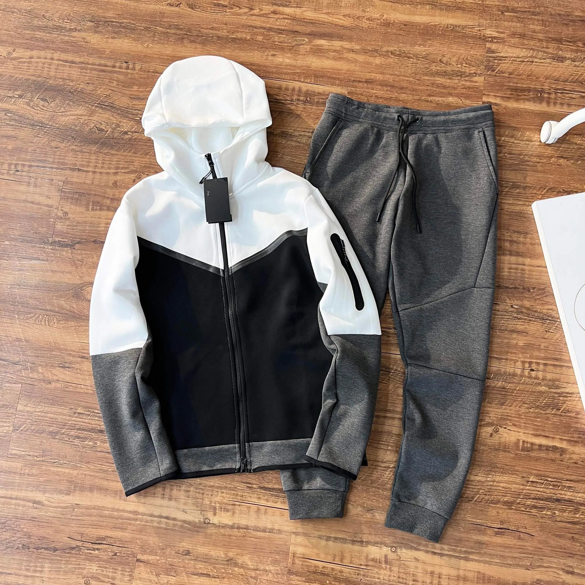 Nike tech